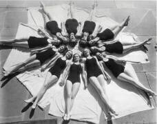 Femmes allongées au soleil, années 1940-1950 (Keystone) - Muzeo.com