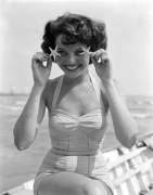 Geraldine Brook sur la plage du Lido à Venise, 1951 (Graziano Arici) - Muzeo.com