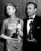Grace Kelly et Marlon Brando aux Academy Awards (anonyme) - Muzeo.com