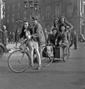 Grève dans les transports à Paris le 16 octobre 1947 (Rue des Archives) - Muzeo.com