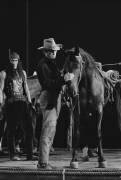 Gregory Peck avec son cheval sur le tournage de 