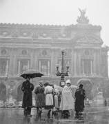 Hiver : la neige à Paris, le 9 février 1950 (Rue des Archives) - Muzeo.com