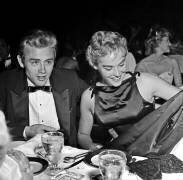 JAMES DEAN & URSULA ANDRESS (Michael Ochs) - Muzeo.com
