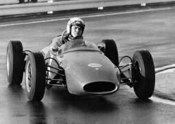 Jean Claude Drouot au volant d'une Formule 3 (Rue des Archives) - Muzeo.com
