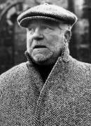Jean Gabin en 1958 à Paris (Rue des Archives) - Muzeo.com