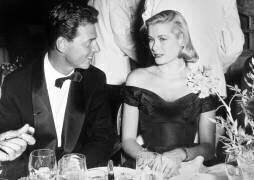 Jean-Pierre Aumont et Grace Kelly au festival de Cannes (Rue des Archives) - Muzeo.com