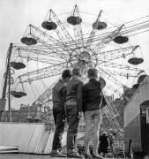 La grande roue à la Foire du Trône (Rue des Archives) - Muzeo.com