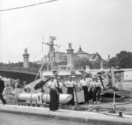 La semaine de la Marine, Paris, 1950 (Rue des Archives) - Muzeo.com