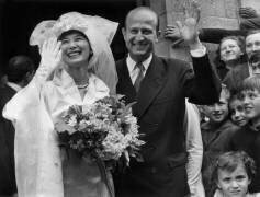 L'actrice japonaise Keiko Kishi et le réalisateur français Yves Ciampi lors de leur mariage (Rue des Archives) - Muzeo.com