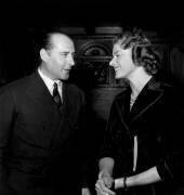 Le réalisateur Roberto Rossellini et son épouse Ingrid Bergman (Rue des Archives) - Muzeo.com