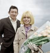 Les chanteurs français Serge Gainsbourg et France Gall (Rue des Archives) - Muzeo.com