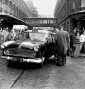 Les chauffeurs de taxi en grève à Paris (Rue des Archives) - Muzeo.com