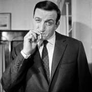 Lino Ventura sur le plateau du film 'Les Tontons flingueurs' en 1963 (Rue des Archives) - Muzeo.com