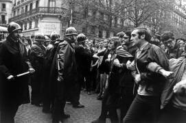 Manifestation à Paris le 6 mai 1968 (Rue des Archives) - Muzeo.com