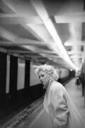 Marilyn In Grand Central Station (Michael Ochs) - Muzeo.com