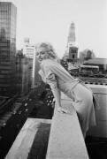 MARILYN ON THE ROOF (Michael Ochs) - Muzeo.com