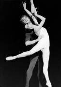 Michael Denard et Dominique Khalfouni dans le ballet 'Serait-ce la mort?' (Rue des Archives) - Muzeo.com