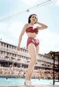 Modèle portant un maillot de bain (Rue des Archives) - Muzeo.com