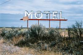 Motel sign, Grand Coulee, Washington (John Margolies) - Muzeo.com