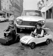 Petite Jeep électrique pour petits garçons (Rue des Archives) - Muzeo.com