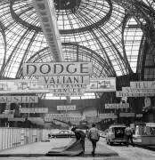 Préparation pour le Salon de l'automobile de Paris au Grand Palais (Rue des Archives) - Muzeo.com