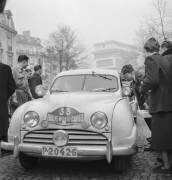 Rallye automobile Monte Carlo : le contrôle des concurrents à Paris le 25 janvier 1951 (Rue des Archives) - Muzeo.com