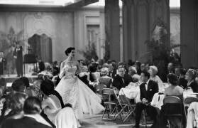 Saks Fashion Show (Slim Aarons) - Muzeo.com