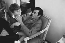 Tony Curtis avec sa fille Jamie Lee Curtis (Orlando Suero) - Muzeo.com