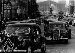 50 ans de la traction Citroën à Paris en 1984 (Keystone) - Muzeo.com