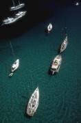 Holidaymakers' yachts off the island of Cavallo (Slim Aarons) - Muzeo.com