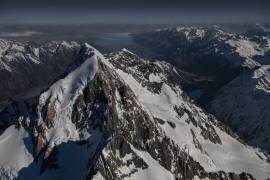 Above the Summit (Yan Zhang) - Muzeo.com