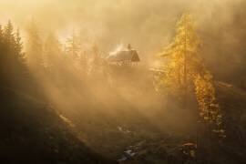 Alpine church in the morning fog (Daniel Řeřicha) - Muzeo.com