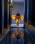 Ballerine dans l'allée (Lisdiyanto Suhardjo) - Muzeo.com