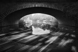 Bateaux dans le brouillard (Ronny Behnert) - Muzeo.com