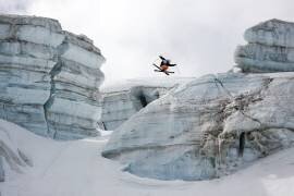 Candide Thovex out of nowhere into nowhere (Tristan Shu) - Muzeo.com