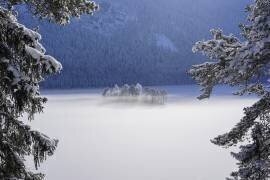 Fog over frozen lake (Norbert Maier) - Muzeo.com