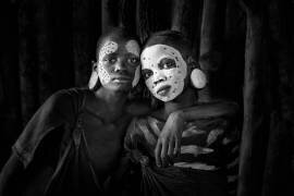 Friends (Jose Beut) - Muzeo.com
