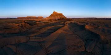 Golden Badlands (John Fan) - Muzeo.com