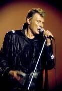 Johnny Hallyday sur scène en 1984 (Rue des Archives) - Muzeo.com