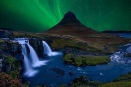Kirkjufell...   Under a boreal green sky (Alvaro Roxo) - Muzeo.com