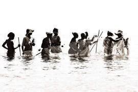 Net fishing – Madagascar (Chrystèle Lacène) - Muzeo.com