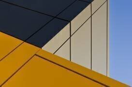 Leaning against the blue sky (Gerard Jonkman) - Muzeo.com