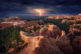 Lightning over Bryce Canyon (Stefan Mitterwallner) - Muzeo.com