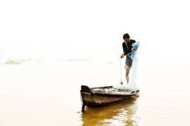 Mekong Mist - The fisherman - Vietnam (Chrystèle Lacène) - Muzeo.com