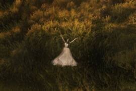 Natalia in the field (Mike Darzi) - Muzeo.com