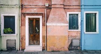 Pastel street (Luc Vangindertael (laGrange)) - Muzeo.com