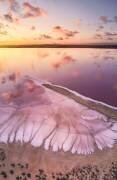 Pink lake (Antonio Carrillo Lopez) - Muzeo.com