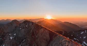 Running on the ridge (Ales Krivec) - Muzeo.com