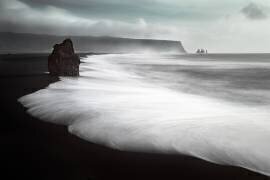 The Black Beach (Liloni Luca) - Muzeo.com