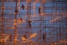 The festival runs Ship Fire (Sarawut Intarob) - Muzeo.com